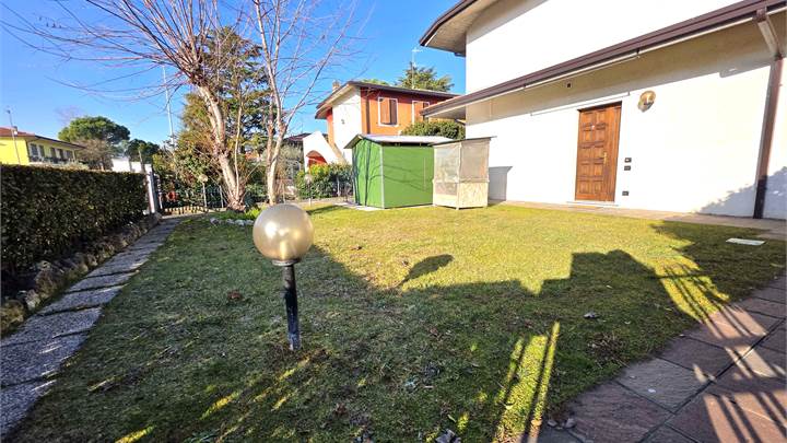 LUGANA VILLA DI TESTA CON GIARDINO E TAVERNA INDIPENDENTE